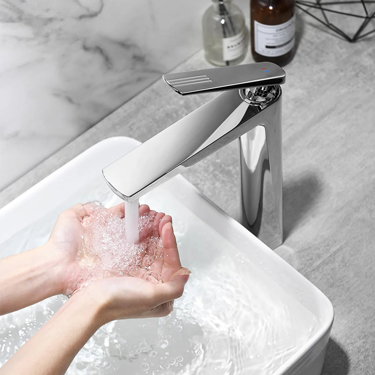 Mezclador de baño de grifo de lavabo montado en cubierta de un orificio de una sola palanca de cobre cromado de alta calidad