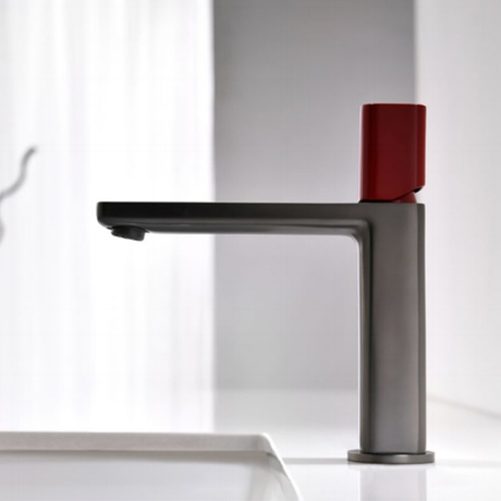 Grifo de lavabo de grifo de baño mezclador de lavado de latón de una sola manija de agua fría y caliente de fábrica OEM China