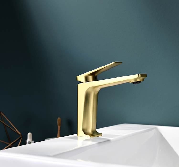 Grifo de lavabo de baño de un orificio montado en cubierta de latón dorado cepillado de estilo moderno de gama alta