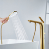 Grifo de ducha de bañera independiente de oro cepillado moderno Grifo de baño mezclador Grifo de bañera