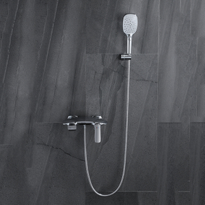 2021 nuevo diseño de latón cromado grifo de bañera de baño montado en la pared con juego de ducha de mano