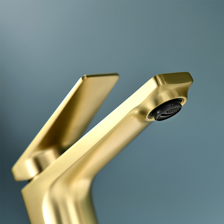 Mezclador de lavabo monomando monomando montado en cubierta de lujo Grifo de lavabo de baño dorado