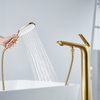 Grifo de bañera independiente de oro cepillado, soporte de suelo de latón, mezclador de ducha de bañera